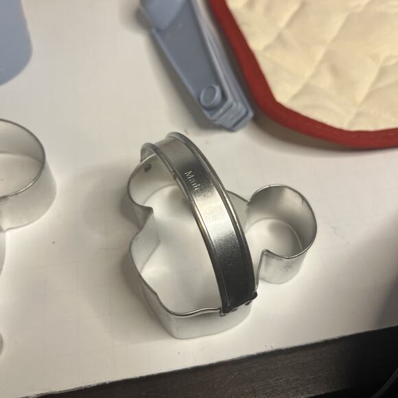 Vintage Walt Disney Mickey Minnie Mouse Cooking Apron Pot Holder Cooking Items - Picture 10 of 11